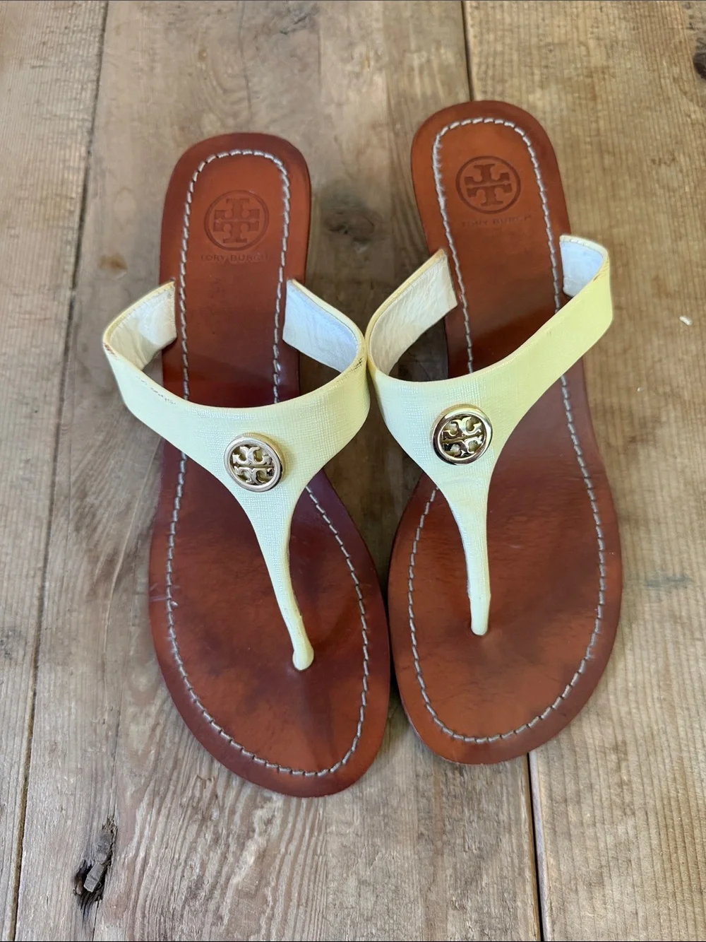 Tory Burch Pale Yellow Leather Thong Sandals with Gold Logo